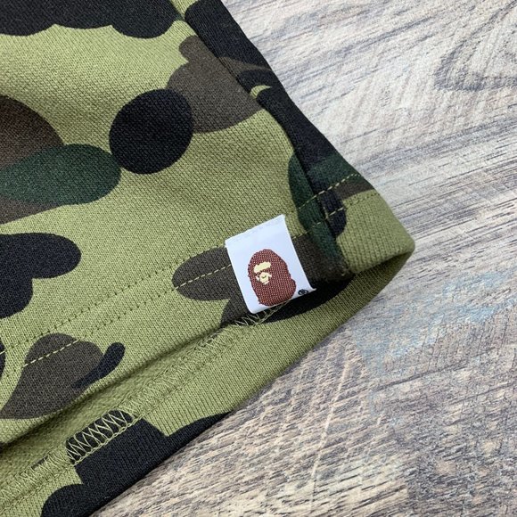 A Bathing Ape Green Shark Camo BAPE Sweat Shorts - Picture 6 of 7